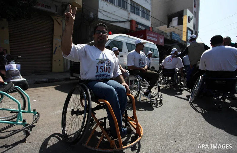 Disabled Palestinians take part in a marathon to shwo solidarity with Palestinian prisoners held in Israli jails, in Gaza city on April 15, 2018. Photo by Mahmoud Ajour