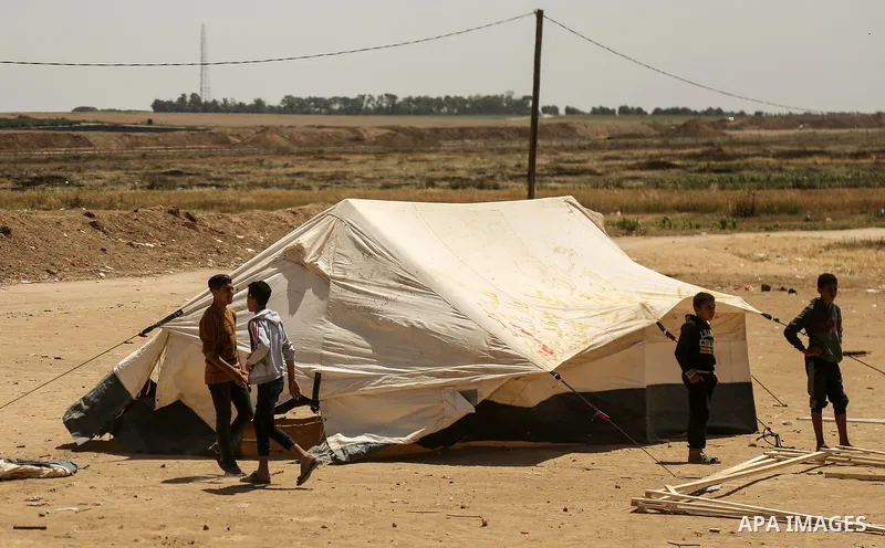 Palestinians transfer tents near the border fence between Israel and east of Gaza city, on April 19, 2018. Photo by Dawoud Abo Alkas
