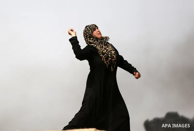 Palestinian women take part during clashes with Israeli security forces at tents protest at the Israel-Gaza border where Palestinians demand the right to return to their homeland, in east of Gaza city on April 20, 2018....