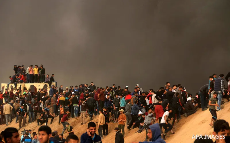Palestinian protesters burn tires during clashes with Israeli security forces at tents protest at the Israel-Gaza border where Palestinians demand the right to return to their homeland, at the Israel-Gaza border, in Bure...