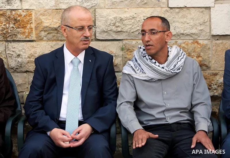 Palestinian Prime Minister Rami Hamdallah visits the Palestinian freed prisoner Suhaib Jbaiti, in the West Bank city of Tulkarem, on April 20, 2018. Photo by Prime Minister Office
