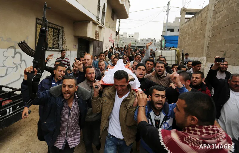 Palestinians carry the body of 29-year-old Saadi Abu Taha, who was killed at the Israel-Gaza border during clashes with Israeli security forces, during his funeral in Khan Yunis in the southern Gaza strip on April 21, 20...