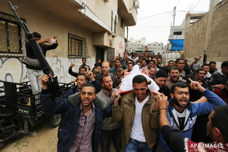 Palestinians carry the body of 29-year-old Saadi Abu Taha, who was killed at the Israel-Gaza border during clashes with Israeli security forces, during his funeral in Khan Yunis in the southern Gaza strip on April 21, 20...