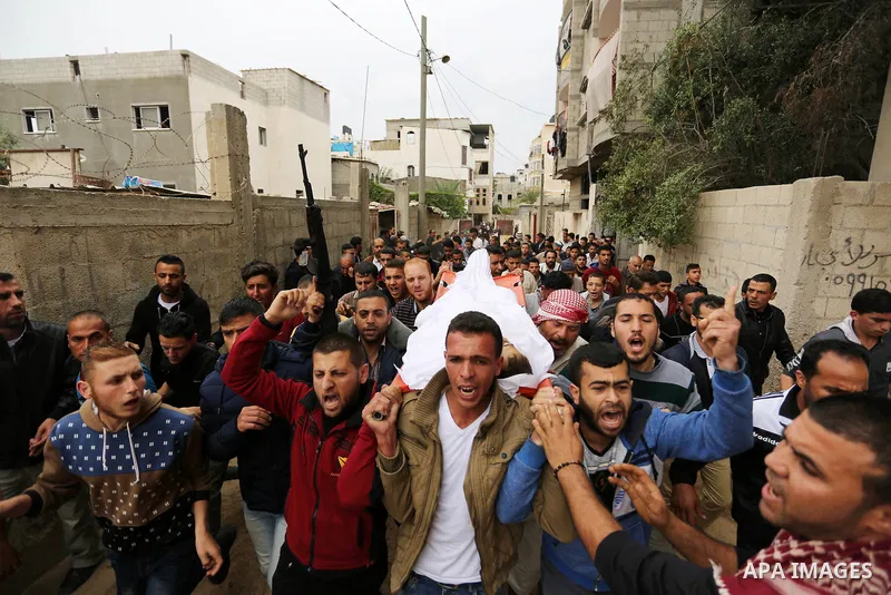 Palestinians carry the body of 29-year-old Saadi Abu Taha, who was killed at the Israel-Gaza border during clashes with Israeli security forces, during his funeral in Khan Yunis in the southern Gaza strip on April 21, 20...