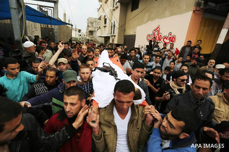 Palestinians carry the body of 29-year-old Saadi Abu Taha, who was killed at the Israel-Gaza border during clashes with Israeli security forces, during his funeral in Khan Yunis in the southern Gaza strip on April 21, 20...