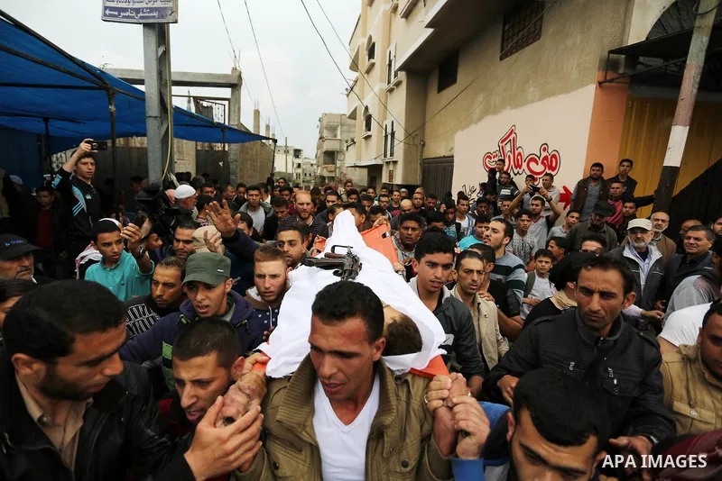 Palestinians carry the body of 29-year-old Saadi Abu Taha, who was killed at the Israel-Gaza border during clashes with Israeli security forces, during his funeral in Khan Yunis in the southern Gaza strip on April 21, 20...