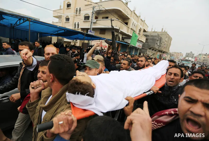 Palestinians carry the body of 29-year-old Saadi Abu Taha, who was killed at the Israel-Gaza border during clashes with Israeli security forces, during his funeral in Khan Yunis in the southern Gaza strip on April 21, 20...
