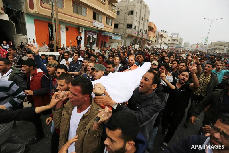 Palestinians carry the body of 29-year-old Saadi Abu Taha, who was killed at the Israel-Gaza border during clashes with Israeli security forces, during his funeral in Khan Yunis in the southern Gaza strip on April 21, 20...