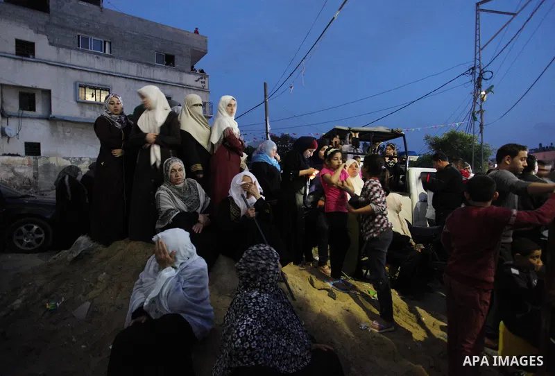 Palestinian mourners carry the body of Palestinian scientist Fadi al-Batsh, assassinated in Malaysia, during his funeral in the northern Gaza Strip, on April 26, 2018. after his body was returned to his homeland, a membe...