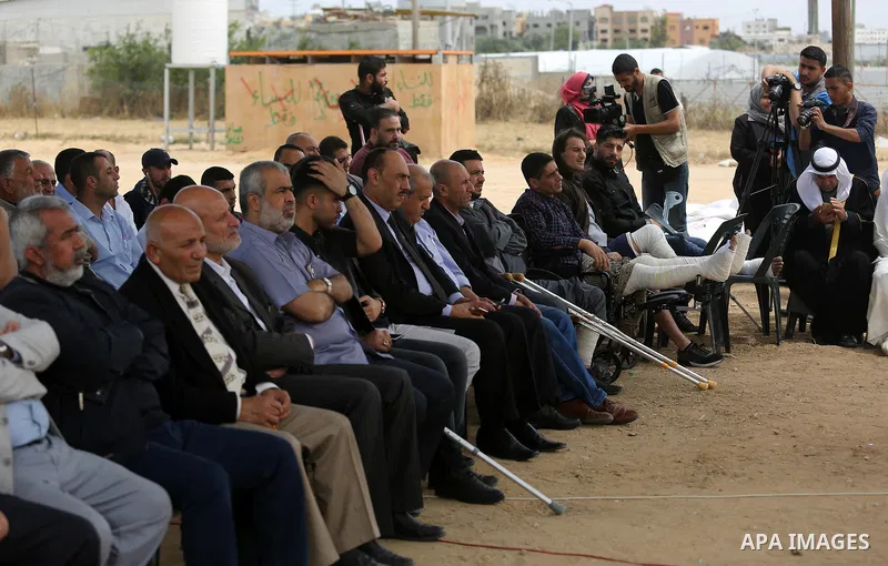 Palestinians attend the honoring of wounded journalists who were injured during covering the clashes at the Israel-Gaza border, in east of Gaza City, on May 8, 2018. Photo by Ashraf Amra