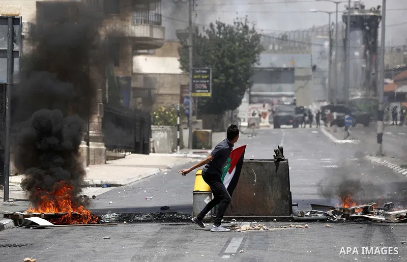 Palestinian protesters clash with Israeli security forces following a protest against U.S. embassy move to Jerusalem and on the occasion of the 70th anniversary of the "Nakba" in Bethlehem in the occupied West Bank May 1...