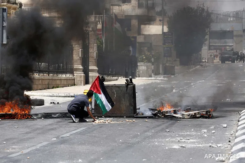 Palestinian protesters clash with Israeli security forces following a protest against U.S. embassy move to Jerusalem and on the occasion of the 70th anniversary of the "Nakba" in Bethlehem in the occupied West Bank May 1...