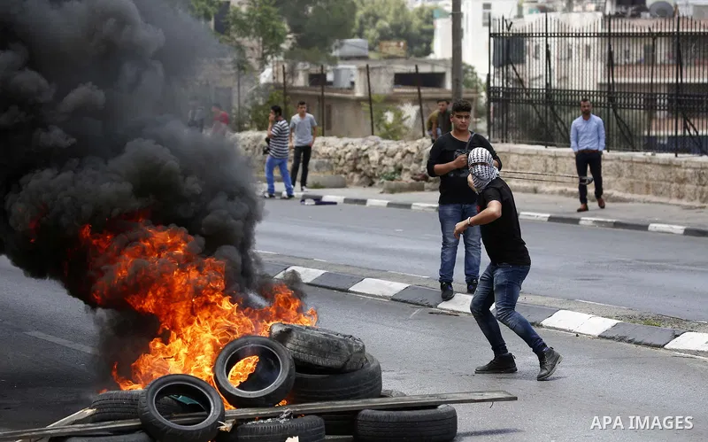 Palestinian protesters clash with Israeli security forces following a protest against U.S. embassy move to Jerusalem and on the occasion of the 70th anniversary of the "Nakba" in Bethlehem in the occupied West Bank May 1...