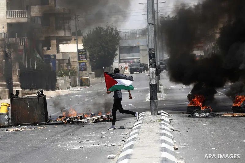 Palestinian protesters clash with Israeli security forces following a protest against U.S. embassy move to Jerusalem and on the occasion of the 70th anniversary of the "Nakba" in Bethlehem in the occupied West Bank May 1...