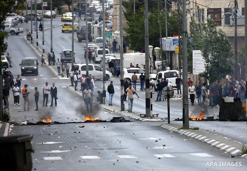 Palestinian protesters clash with Israeli security forces following a protest against U.S. embassy move to Jerusalem and on the occasion of the 70th anniversary of the "Nakba" in Bethlehem in the occupied West Bank May 1...