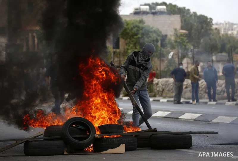 Palestinian protesters clash with Israeli security forces following a protest against U.S. embassy move to Jerusalem and on the occasion of the 70th anniversary of the "Nakba" in Bethlehem in the occupied West Bank May 1...