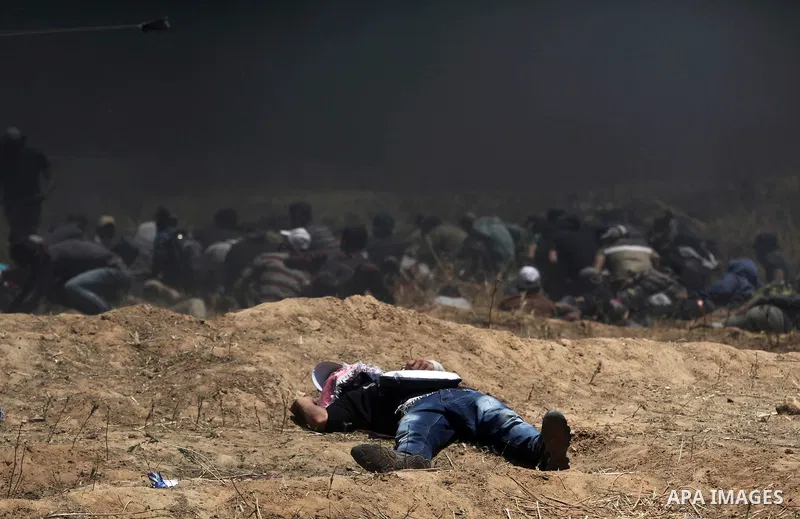 Palestinian protesters gather during clashes with Israeli security froces in a tent city protest where Palestinians demand the right to return to their homeland, on the occasion of the 70th anniversary of the "Nakba", an...
