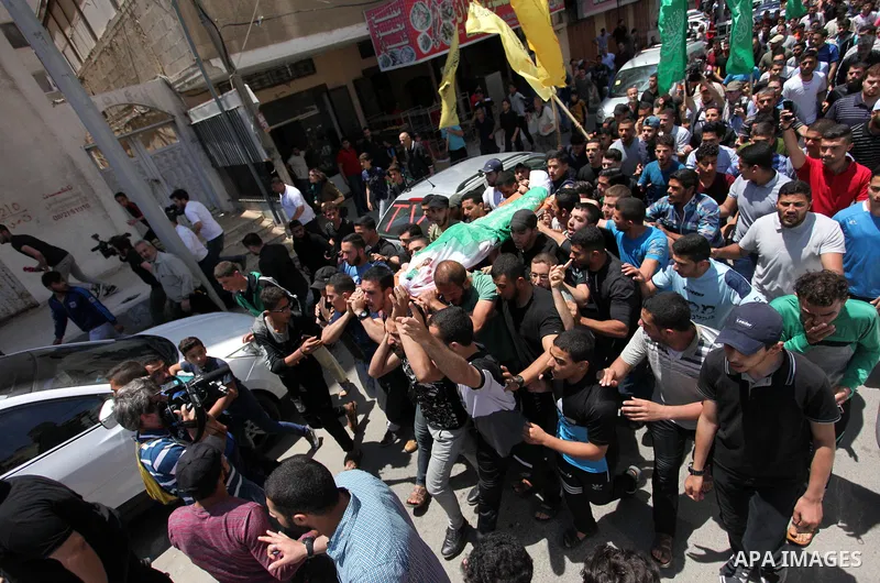 Mourners carry the body of Palestinian Yazan al-Tubasi, who was killed by Israeli troops during clashes in a tent city protest where Palestinians demand the right to return to their homeland, on the occasion of the 70th...