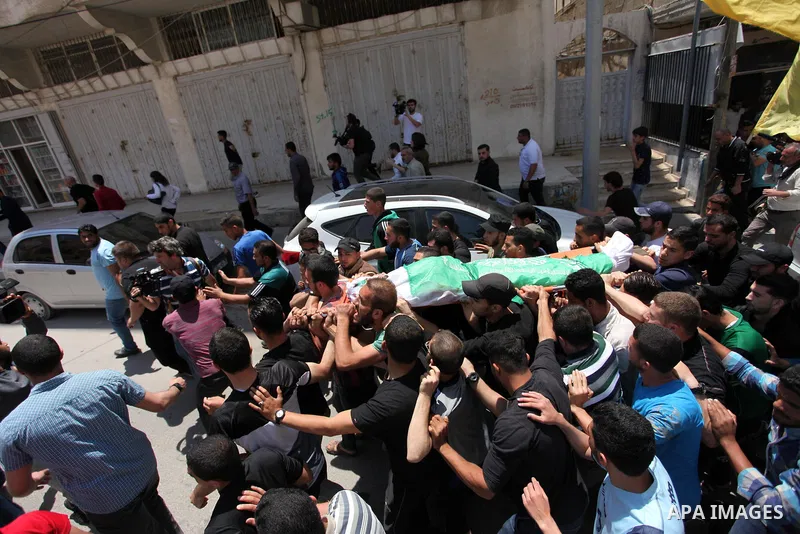 Mourners carry the body of Palestinian Yazan al-Tubasi, who was killed by Israeli troops during clashes in a tent city protest where Palestinians demand the right to return to their homeland, on the occasion of the 70th...