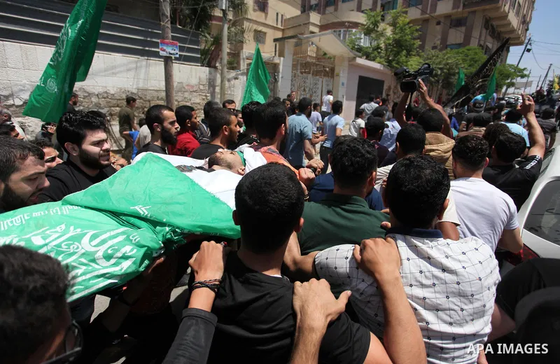 Mourners carry the body of Palestinian Yazan al-Tubasi, who was killed by Israeli troops during clashes in a tent city protest where Palestinians demand the right to return to their homeland, on the occasion of the 70th...