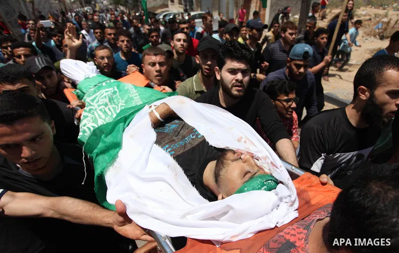Mourners carry the body of Palestinian Yazan al-Tubasi, who was killed by Israeli troops during clashes in a tent city protest where Palestinians demand the right to return to their homeland, on the occasion of the 70th...