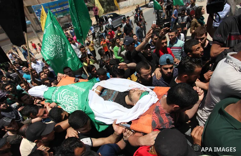 Mourners carry the body of Palestinian Yazan al-Tubasi, who was killed by Israeli troops during clashes in a tent city protest where Palestinians demand the right to return to their homeland, on the occasion of the 70th...