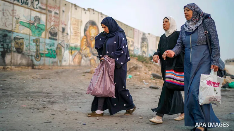 Palestinians make their way through Qalandia checkpoint to attend the second Friday prayer of the holy fasting month of Ramadan in Jerusalem's Al-Aqsa mosque, near Ramallah in the occupied West Bank, on May 25, 2018. Ram...