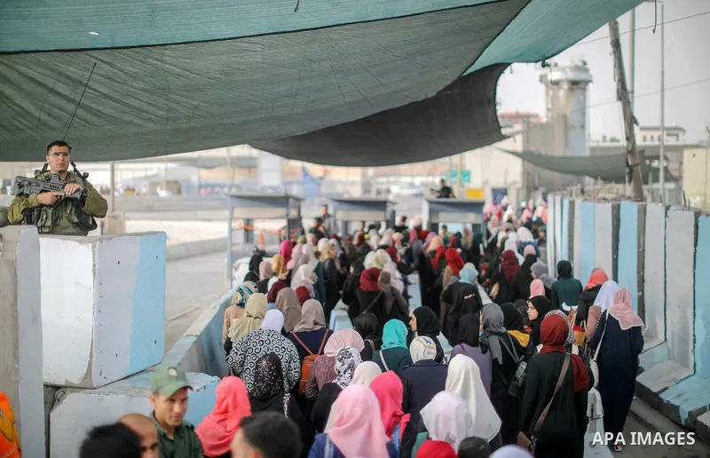 Palestinians make their way through Qalandia checkpoint to attend the second Friday prayer of the holy fasting month of Ramadan in Jerusalem's Al-Aqsa mosque, near Ramallah in the occupied West Bank, on May 25, 2018. Ram...