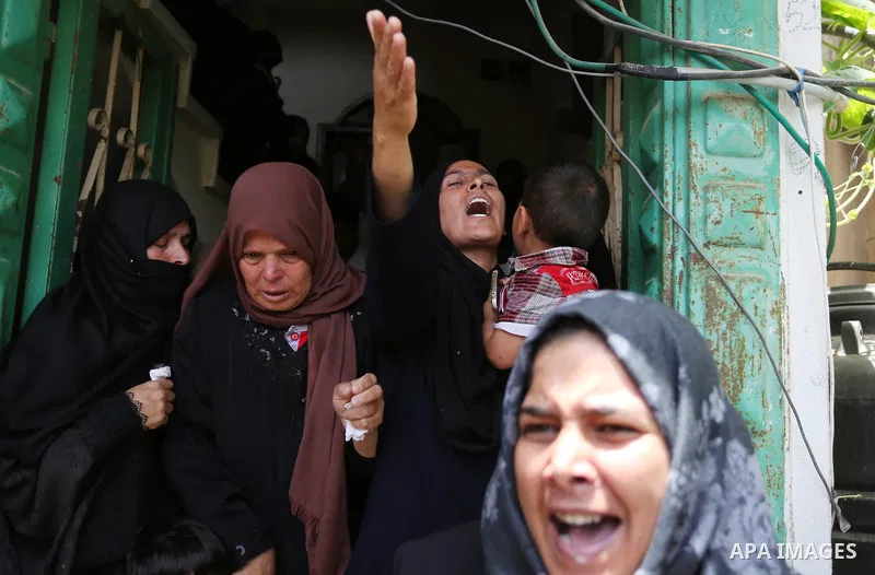 Palestinian women mourn during the funeral of Palestinian Islamic Jihad militant Abdel Halim al-Naqa, 28, who was killed in Israeli tank fire earlier in the day, in Khan Younis in the southern Gaza strip on May 27, 2018....