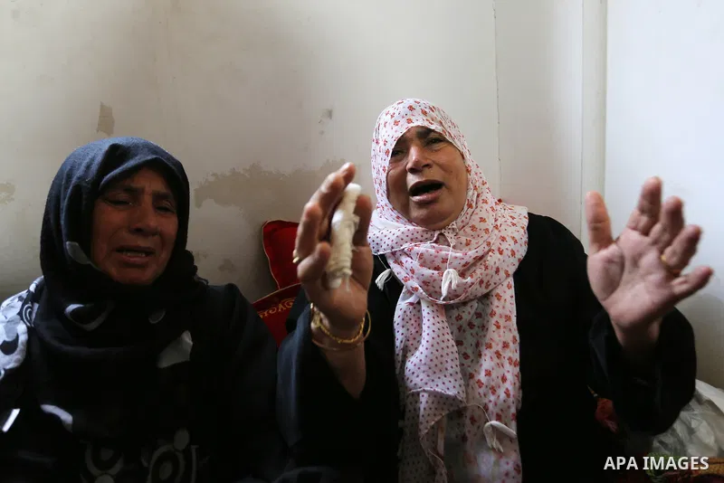 Palestinian women mourn during the funeral of Palestinian Islamic Jihad militant Abdel Halim al-Naqa, 28, who was killed in Israeli tank fire earlier in the day, in Khan Younis in the southern Gaza strip on May 27, 2018....