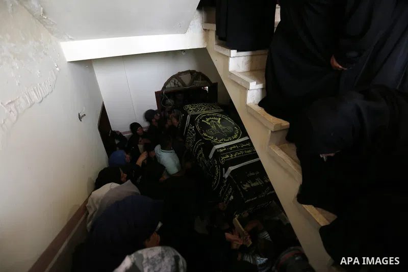 Mourners carry a casket containing the body of a Palestinian Islamic Jihad militant Abdel Halim al-Naqa, 28, who was killed in Israeli tank fire earlier in the day, during his funeral in Khan Younis in the southern Gaza...