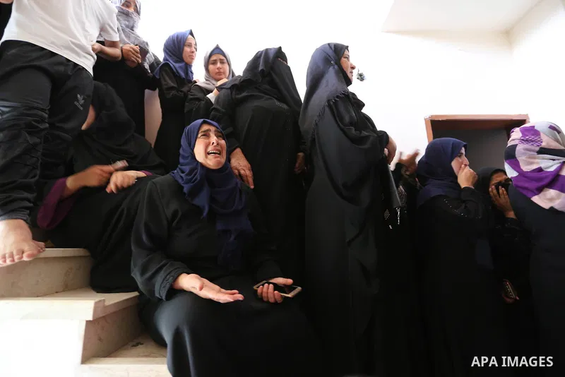 Palestinian women mourn during the funeral of Palestinian Islamic Jihad militant Abdel Halim al-Naqa, 28, who was killed in Israeli tank fire earlier in the day, in Khan Younis in the southern Gaza strip on May 27, 2018....