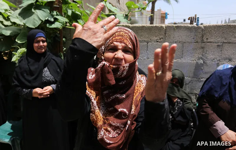 Palestinian women mourn during the funeral of Palestinian Islamic Jihad militant Abdel Halim al-Naqa, 28, who was killed in Israeli tank fire earlier in the day, in Khan Younis in the southern Gaza strip on May 27, 2018....