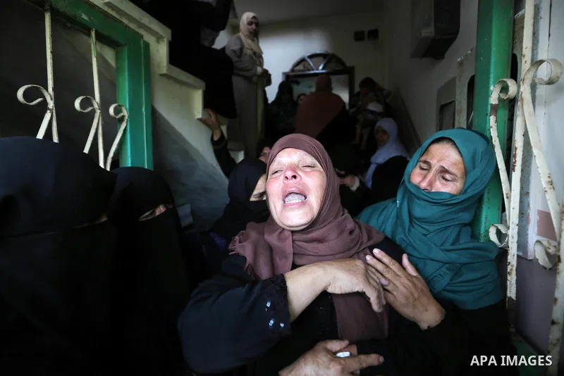 Palestinian women mourn during the funeral of Palestinian Islamic Jihad militant Abdel Halim al-Naqa, 28, who was killed in Israeli tank fire earlier in the day, in Khan Younis in the southern Gaza strip on May 27, 2018....