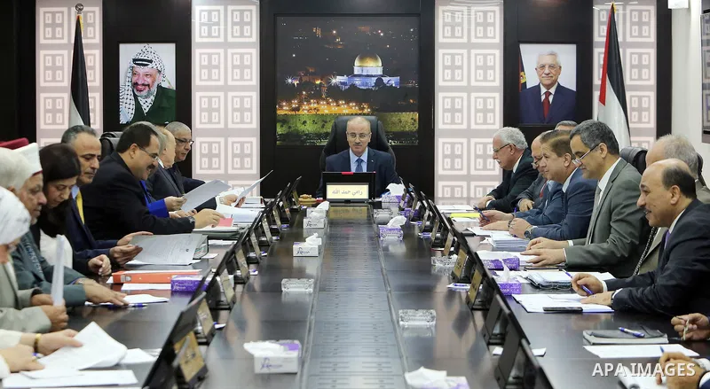 Palestinian Prime Minister Rami Hamdallah chairs a meeting of council of Ministers in the West Bank city of Ramallah on May 29, 2018. Photo by Prime Minister Office