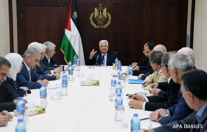 Palestinian Presinet Mahmoud Abbas meets with members of the Central Committee of the Fatah Movement in the West Bank city of Ramallah on May 29, 2018. Photo by Thaer Ganaim