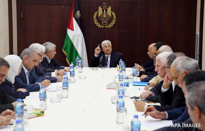 Palestinian Presinet Mahmoud Abbas meets with members of the Central Committee of the Fatah Movement in the West Bank city of Ramallah on May 29, 2018. Photo by Thaer Ganaim