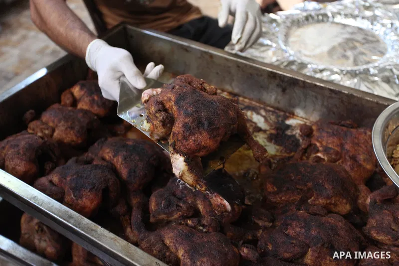 Palestinians prepare rice and chickens as they wait for customers several hours before Iftar, the breaking of the day long Ramadan fast in Gaza City, on May 30, 2018. Muslims around the world refrain from eating, drinkin...