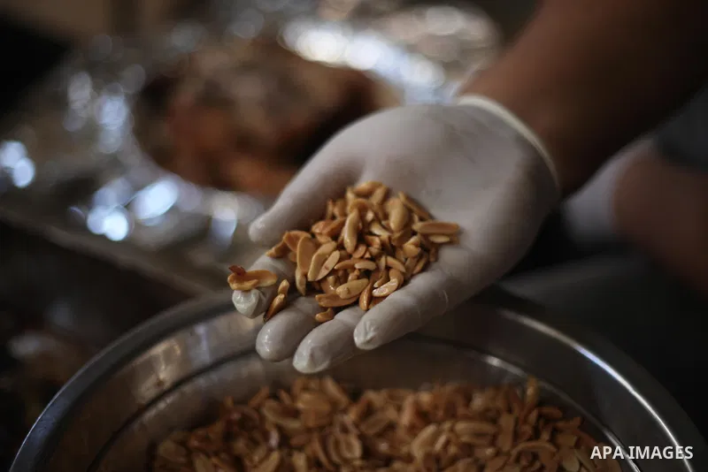 Palestinians prepare rice and chickens as they wait for customers several hours before Iftar, the breaking of the day long Ramadan fast in Gaza City, on May 30, 2018. Muslims around the world refrain from eating, drinkin...