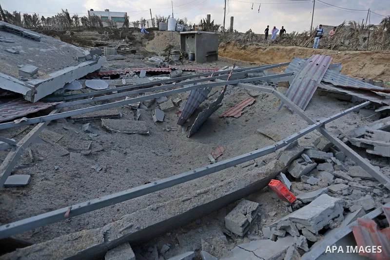 Palestinians inspect the site targeted by an Israeli air strike, in Khan younis in the southern Gaza strip, May 30, 2018. The Israeli Defense Forces said it launched more than 35 airstrikes targeting the militant groups...