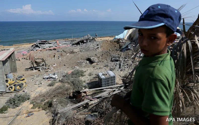 Palestinians inspect the site targeted by an Israeli air strike, in Khan younis in the southern Gaza strip, May 30, 2018. The Israeli Defense Forces said it launched more than 35 airstrikes targeting the militant groups...