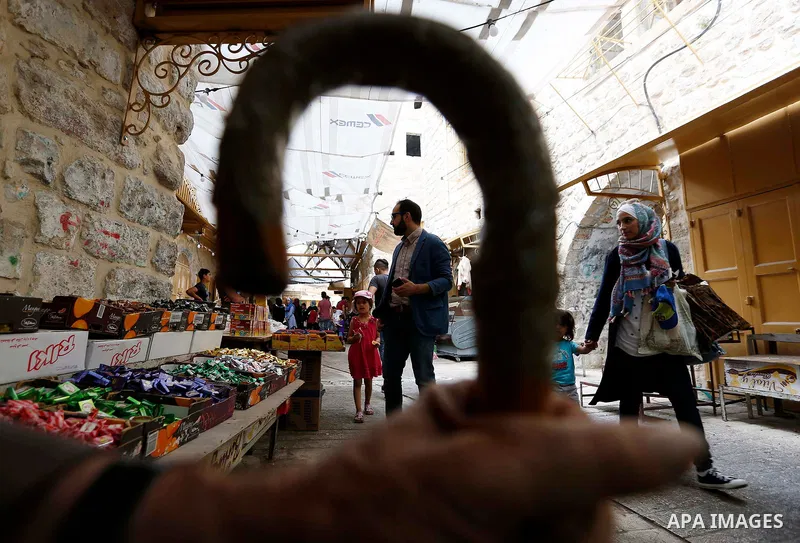 Palestinians shop at a market during the holy fasting month of Ramadan in the West Bank city of Hebron, May 30, 2018. Ramadan is sacred to Muslims because it is during that month that tradition says the Koran was reveale...