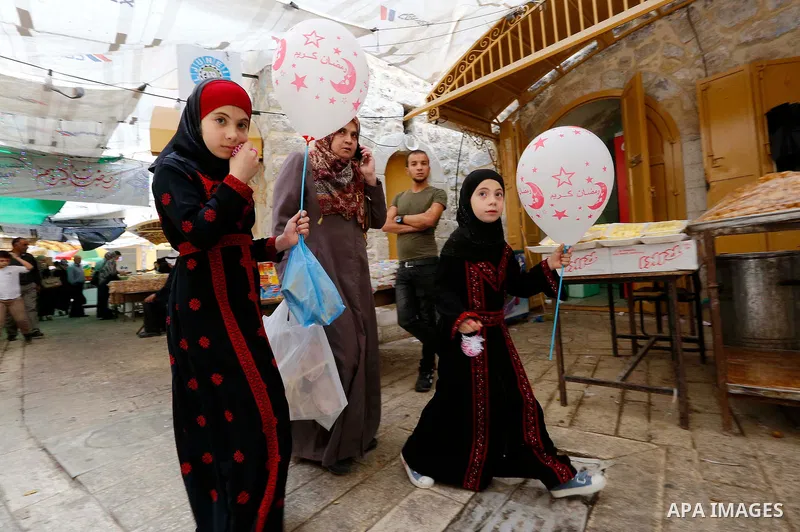 Palestinians shop at a market during the holy fasting month of Ramadan in the West Bank city of Hebron, May 30, 2018. Ramadan is sacred to Muslims because it is during that month that tradition says the Koran was reveale...