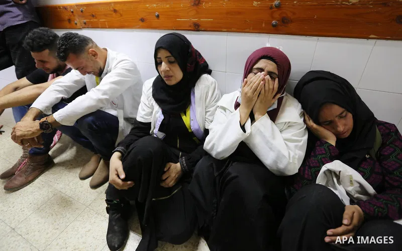 Colleagues of Palestinian medic Razan al-Najar, 21, who was killed during a protest at the Israel-Gaza border, react at a hospital in Khan Younis in the southern Gaza Strip, on June 1, 2018. Photo by Ashraf Amra