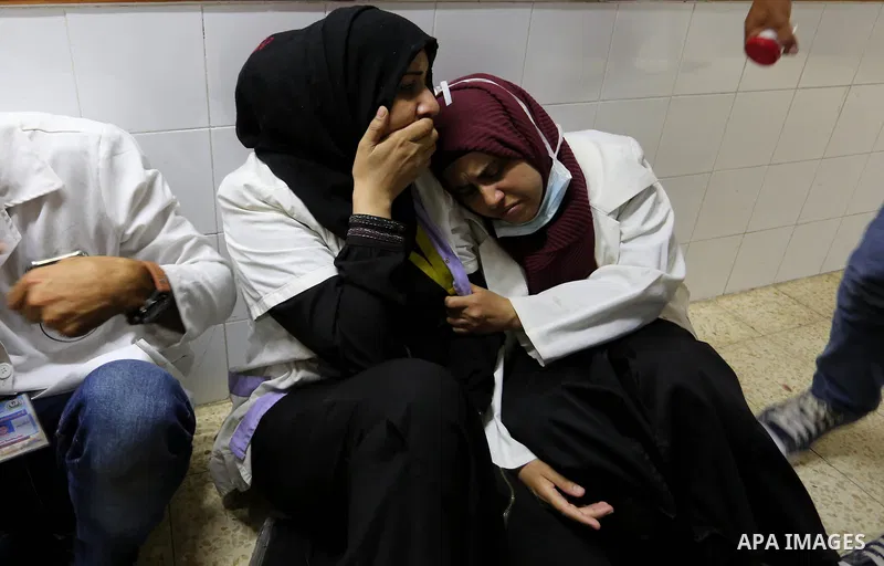Colleagues of Palestinian medic Razan al-Najar, 21, who was killed during a protest at the Israel-Gaza border, react at a hospital in Khan Younis in the southern Gaza Strip, on June 1, 2018. Photo by Ashraf Amra