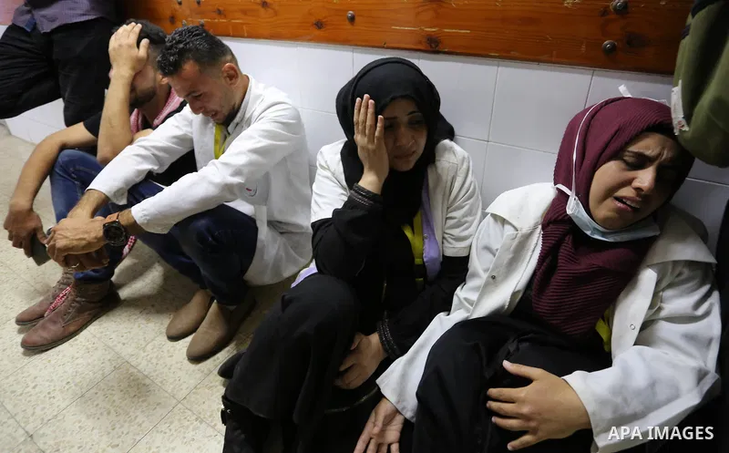 Colleagues of Palestinian medic Razan al-Najar, 21, who was killed during a protest at the Israel-Gaza border, react at a hospital in Khan Younis in the southern Gaza Strip, on June 1, 2018. Photo by Ashraf Amra