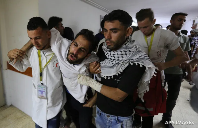 Colleagues of Palestinian medic Razan al-Najar, 21, who was killed during a protest at the Israel-Gaza border, react at a hospital in Khan Younis in the southern Gaza Strip, on June 1, 2018. Photo by Ashraf Amra