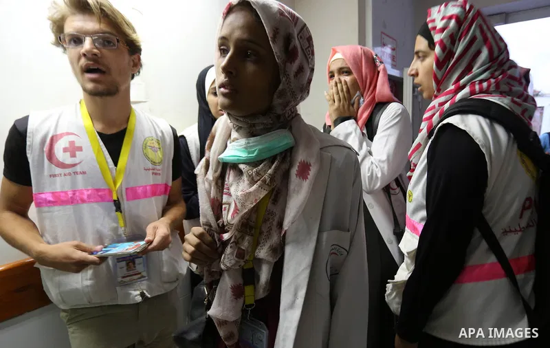 Colleagues of Palestinian medic Razan al-Najar, 21, who was killed during a protest at the Israel-Gaza border, react at a hospital in Khan Younis in the southern Gaza Strip, on June 1, 2018. Photo by Ashraf Amra