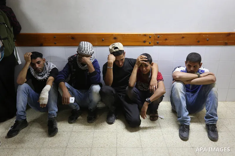 Relatives of Palestinian medic Razan al-Najar, 21, who was killed during a protest at the Israel-Gaza border, react at a hospital in Khan Younis in the southern Gaza Strip, on June 1, 2018. Photo by Ashraf Amra