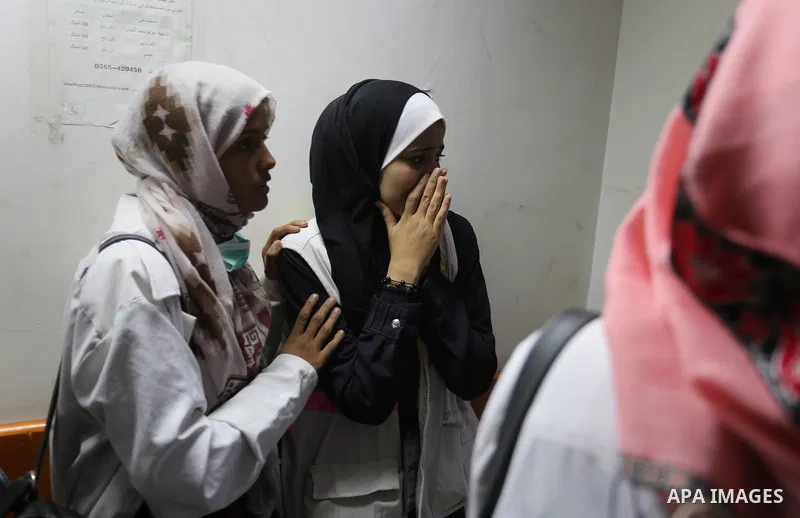 Colleagues of Palestinian medic Razan al-Najar, 21, who was killed during a protest at the Israel-Gaza border, react at a hospital in Khan Younis in the southern Gaza Strip, on June 1, 2018. Photo by Ashraf Amra